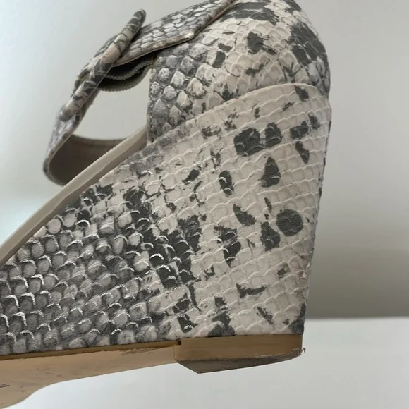 Impo Vantage Grey Snake Print Heel Upper Strap Wedge Open Toe Sandals Size 6.5 - Picture 11 of 15